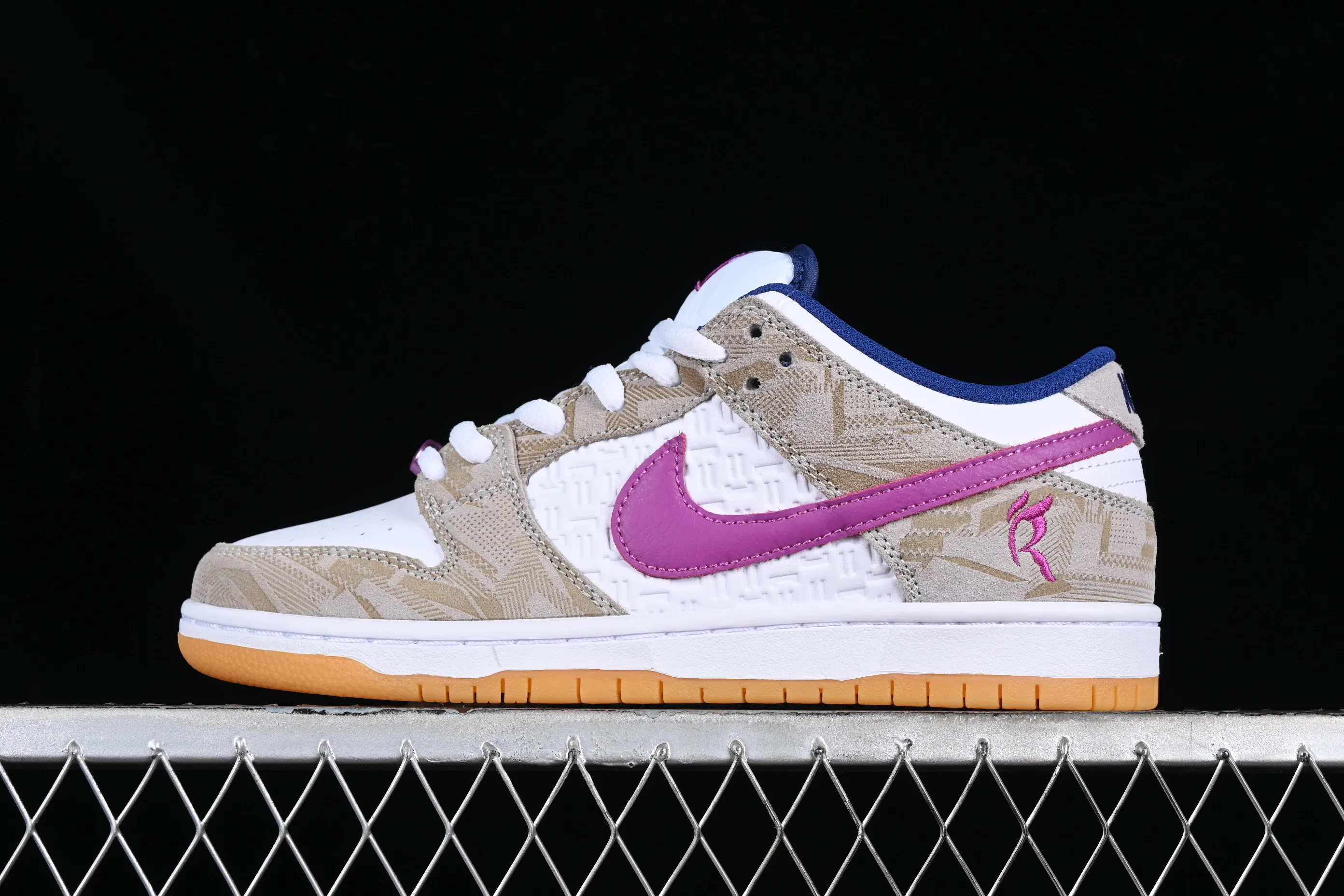 All Categories Nk SB Dunk Series Nk SB Dunk Low Low-top sneakers F version Rayssa Leal x Nk SB Dunk Low Rayssa Leal co-branded SB low-top casual sneakers FZ5251-001